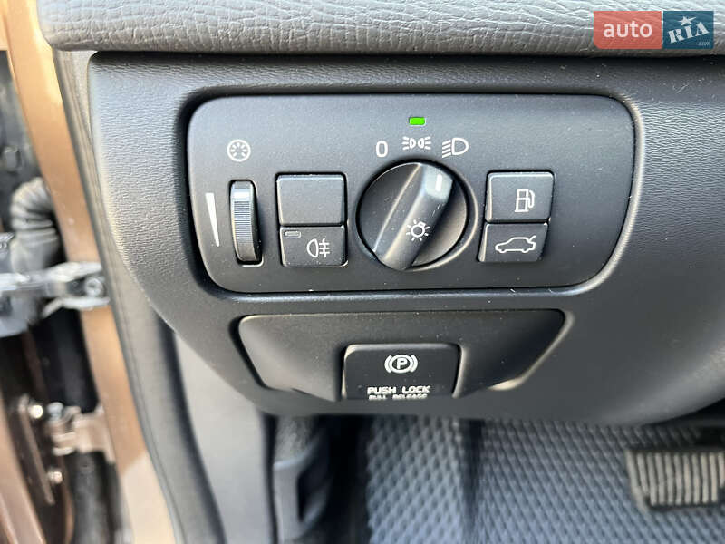 Позашляховик / Кросовер Volvo XC60 2012 в Києві