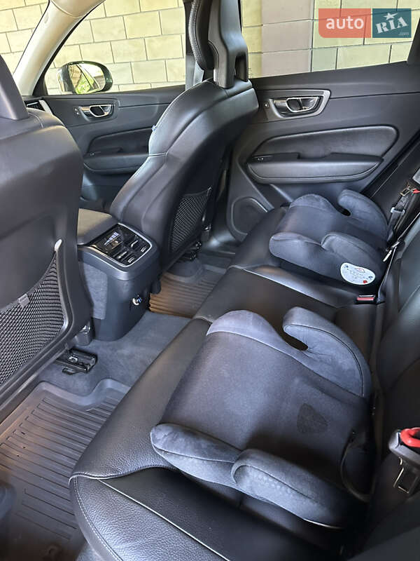 Внедорожник / Кроссовер Volvo XC60 2018 в Киеве