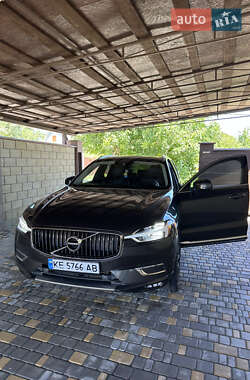 Внедорожник / Кроссовер Volvo XC60 2018 в 