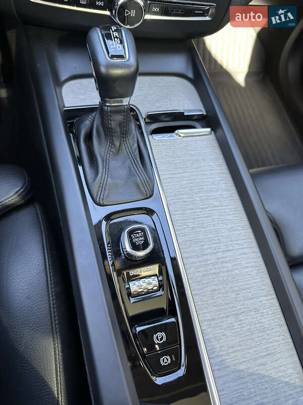 Внедорожник / Кроссовер Volvo XC60 2018 в Киеве