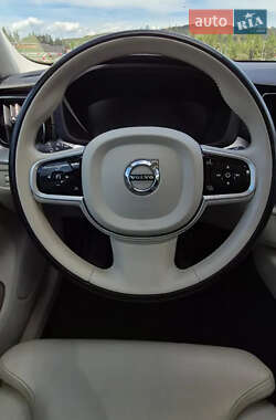 Позашляховик / Кросовер Volvo XC60 2018 в 