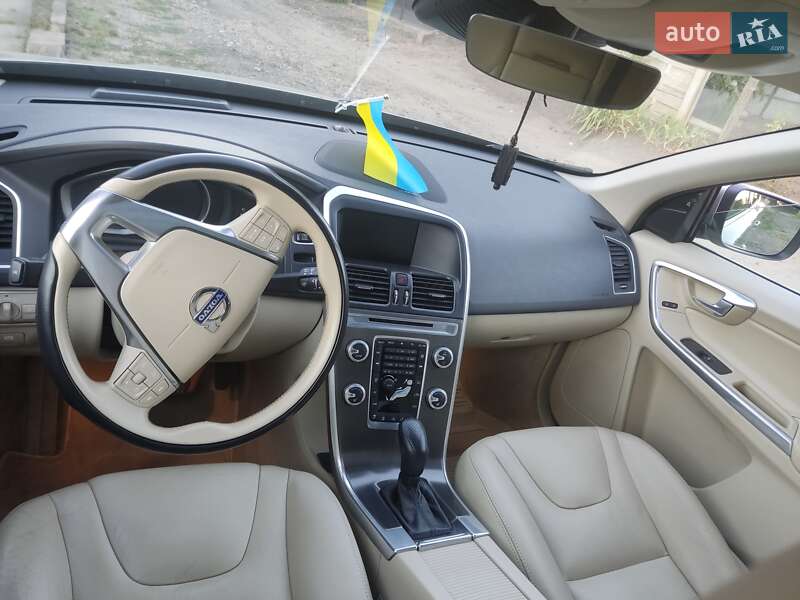 Внедорожник / Кроссовер Volvo XC60 2014 в Николаеве