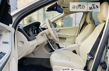 Внедорожник / Кроссовер Volvo XC60 2012 в Киеве