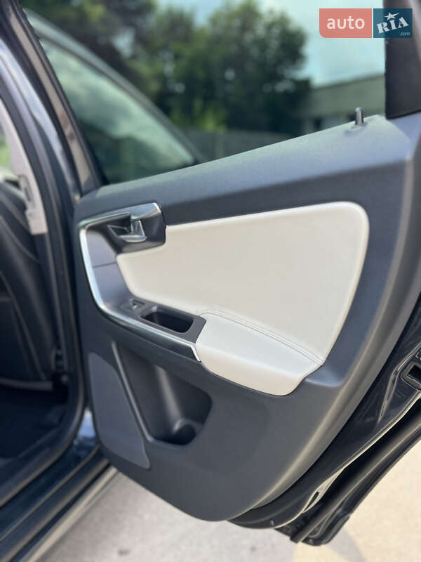 Внедорожник / Кроссовер Volvo XC60 2017 в Киеве фото 9 Внедорожник / Кроссовер Volvo XC60 2017 в Киеве