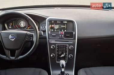 Позашляховик / Кросовер Volvo XC60 2015 в 