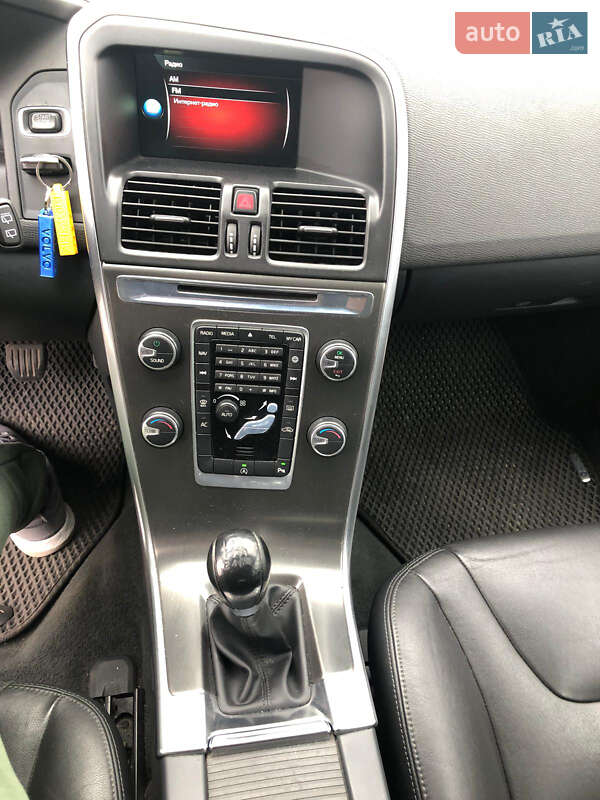 Внедорожник / Кроссовер Volvo XC60 2014 в Светловодске
