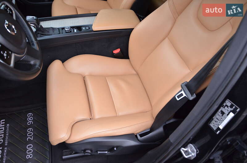 Внедорожник / Кроссовер Volvo XC60 2018 в Киеве