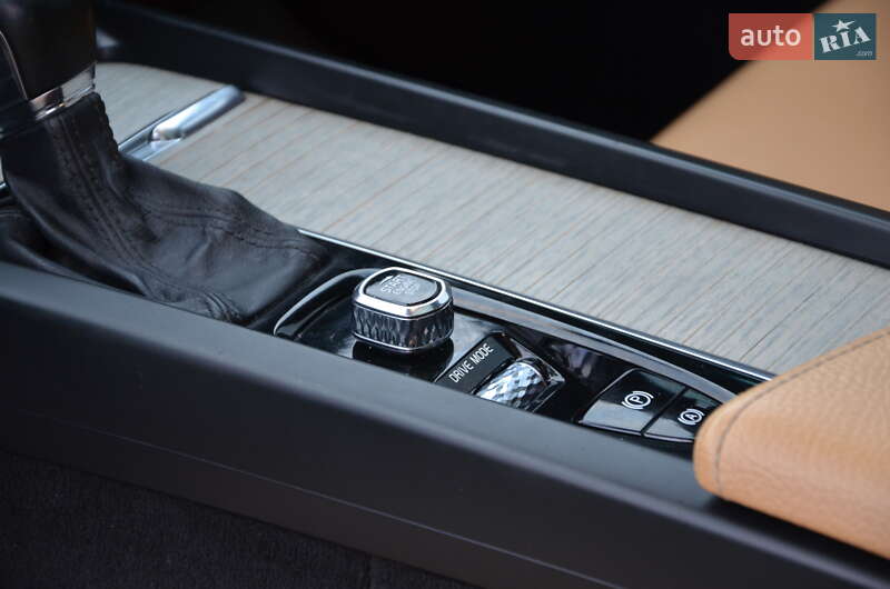 Внедорожник / Кроссовер Volvo XC60 2018 в Киеве