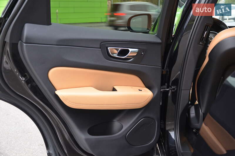 Внедорожник / Кроссовер Volvo XC60 2018 в Киеве