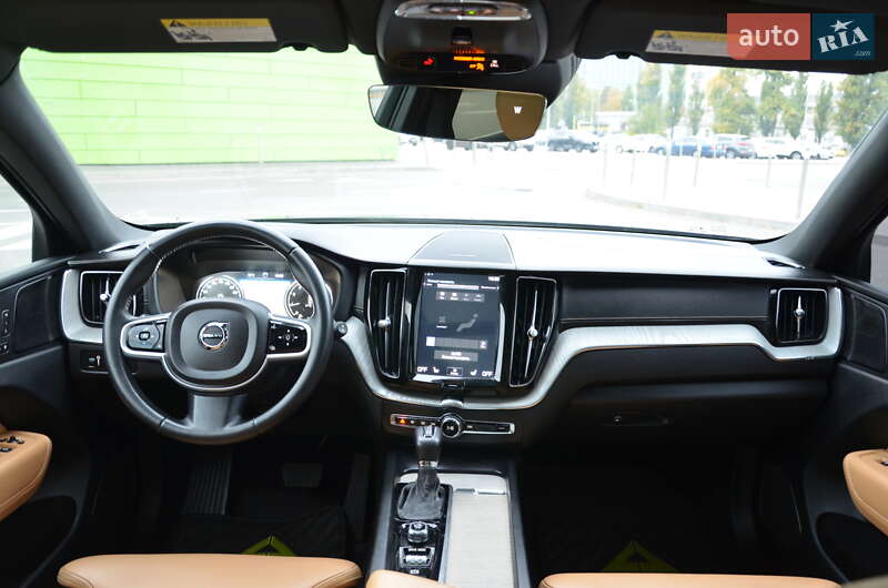 Внедорожник / Кроссовер Volvo XC60 2018 в Киеве