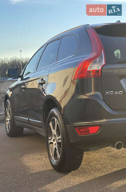 Внедорожник / Кроссовер Volvo XC60 2013 в 
