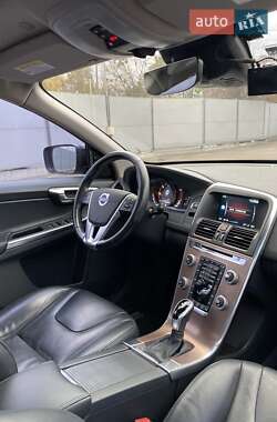 Внедорожник / Кроссовер Volvo XC60 2016 в 
