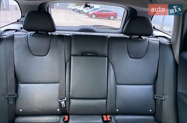 Внедорожник / Кроссовер Volvo XC60 2016 в 
