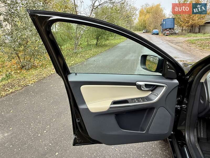 Внедорожник / Кроссовер Volvo XC60 2015 в Одессе