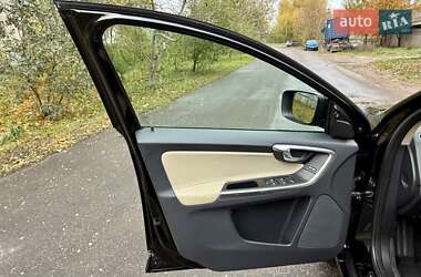 Внедорожник / Кроссовер Volvo XC60 2015 в 