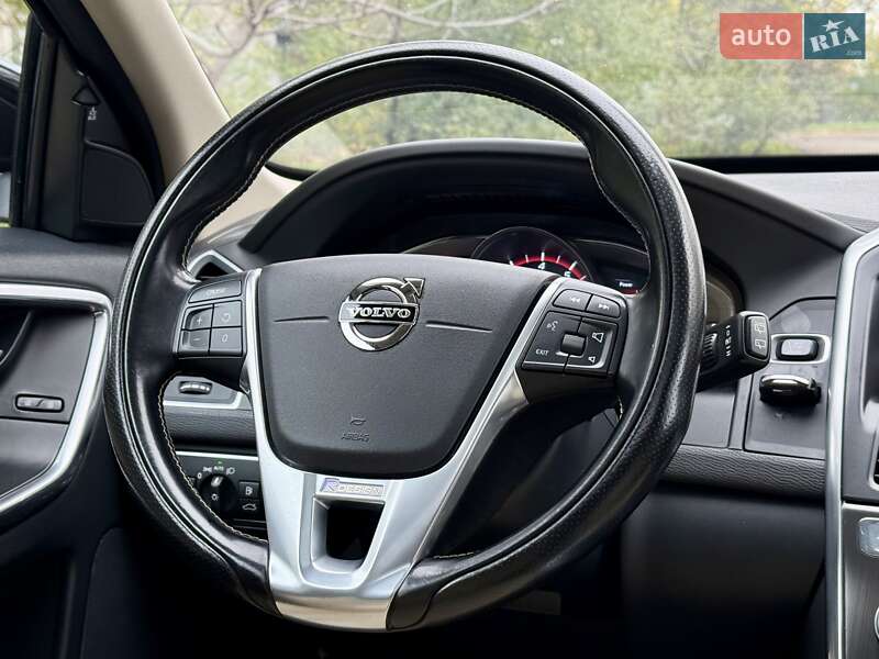 Внедорожник / Кроссовер Volvo XC60 2015 в Одессе