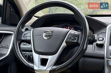 Внедорожник / Кроссовер Volvo XC60 2015 в 