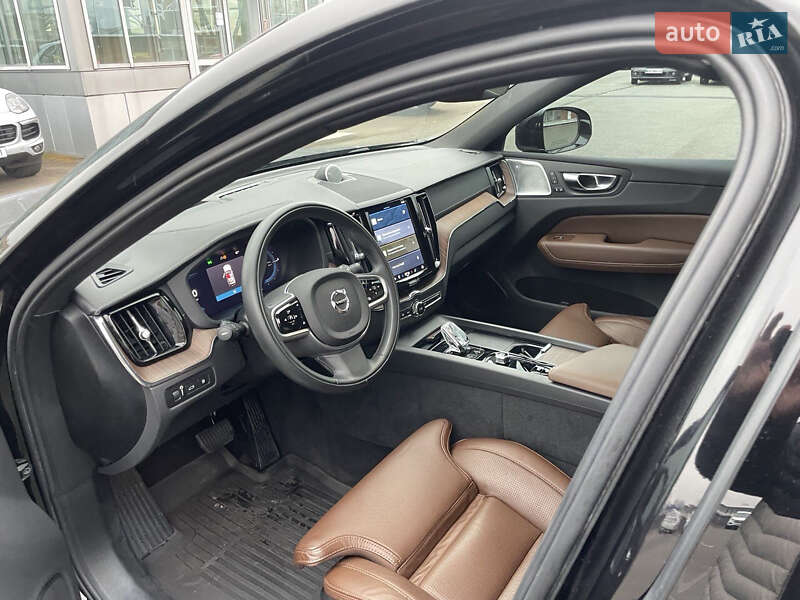 Внедорожник / Кроссовер Volvo XC60 2022 в Киеве