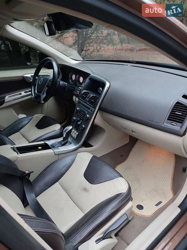 Внедорожник / Кроссовер Volvo XC60 2012 в Светловодске