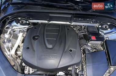 Внедорожник / Кроссовер Volvo XC60 2018 в 