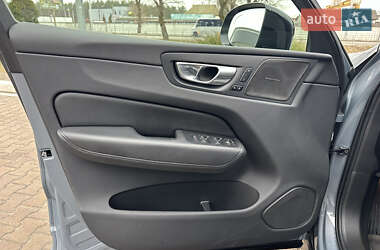 Позашляховик / Кросовер Volvo XC60 2023 в 