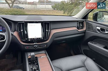 Позашляховик / Кросовер Volvo XC60 2023 в 