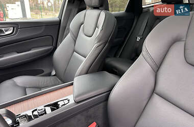 Позашляховик / Кросовер Volvo XC60 2023 в 