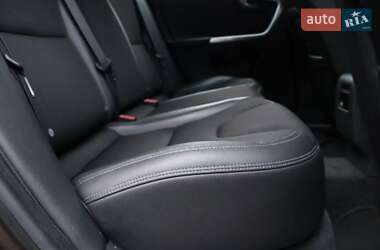 Внедорожник / Кроссовер Volvo XC60 2015 в 