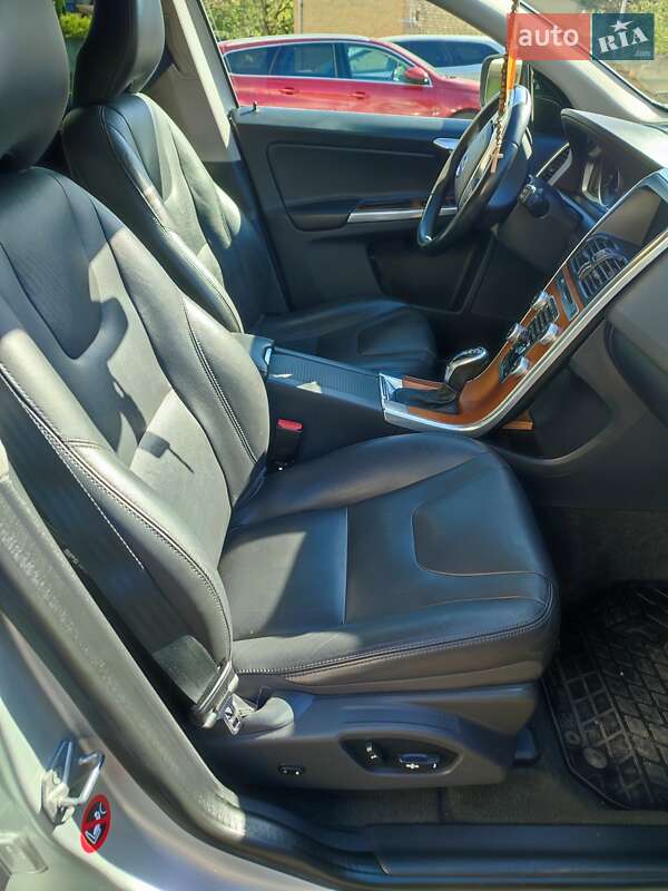 Внедорожник / Кроссовер Volvo XC60 2016 в Ровно фото 20 Внедорожник / Кроссовер Volvo XC60 2016 в Ровно