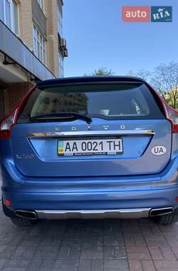 Внедорожник / Кроссовер Volvo XC60 2015 в 