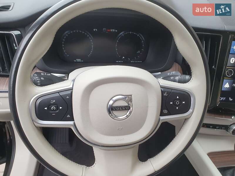 Внедорожник / Кроссовер Volvo XC60 2021 в Житомире