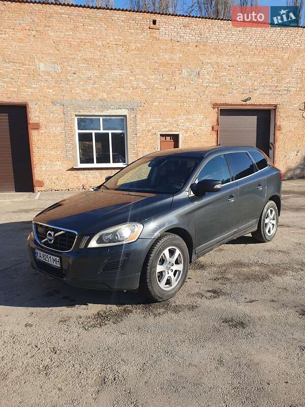 Внедорожник / Кроссовер Volvo XC60 2013 в 