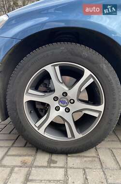Внедорожник / Кроссовер Volvo XC60 2015 в 