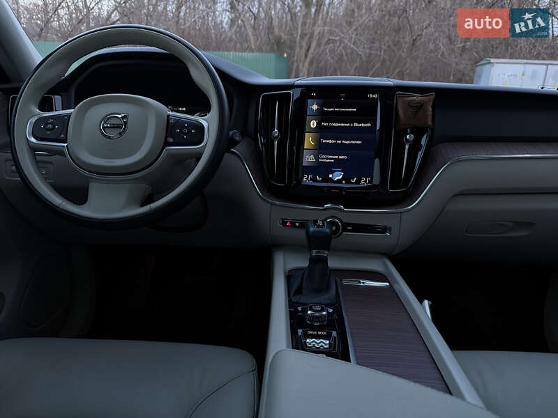 Внедорожник / Кроссовер Volvo XC60 2021 в Киеве