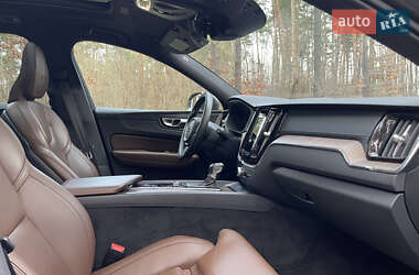 Внедорожник / Кроссовер Volvo XC60 2021 в 