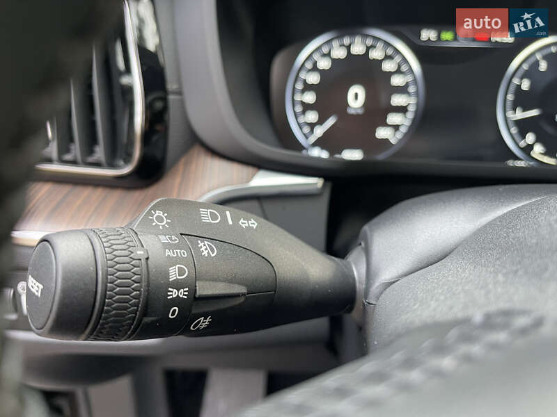Внедорожник / Кроссовер Volvo XC60 2021 в Львове