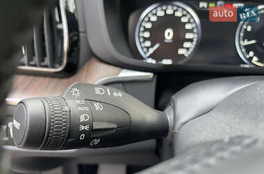 Внедорожник / Кроссовер Volvo XC60 2021 в 