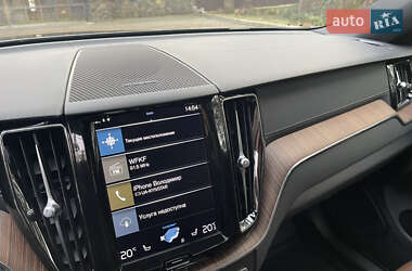Внедорожник / Кроссовер Volvo XC60 2021 в 