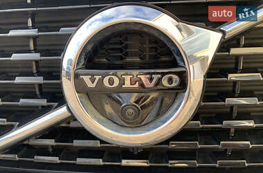 Внедорожник / Кроссовер Volvo XC60 2021 в 