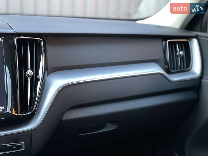 Внедорожник / Кроссовер Volvo XC60 2018 в Казатине