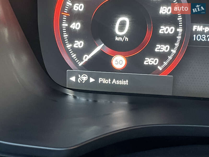 Внедорожник / Кроссовер Volvo XC60 2018 в Казатине