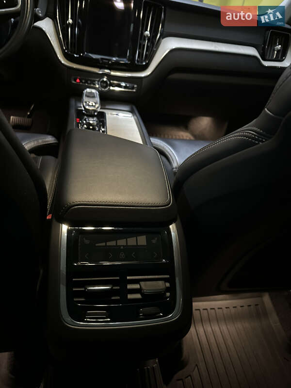 Внедорожник / Кроссовер Volvo XC60 2022 в Одессе