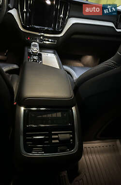 Внедорожник / Кроссовер Volvo XC60 2022 в 