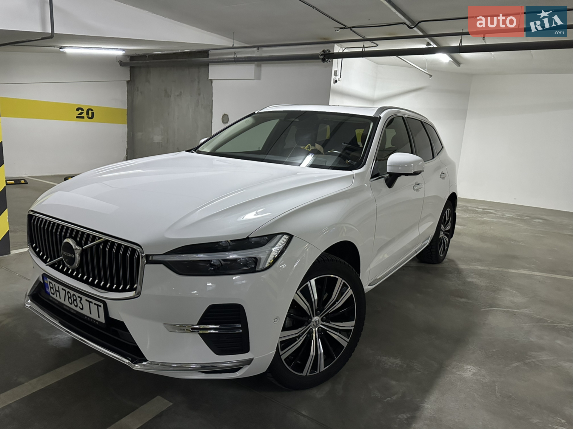 2022 Volvo XC60 - фото 1
