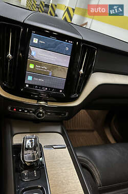 Внедорожник / Кроссовер Volvo XC60 2022 в 