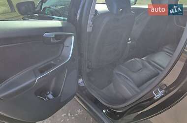 Внедорожник / Кроссовер Volvo XC60 2016 в 