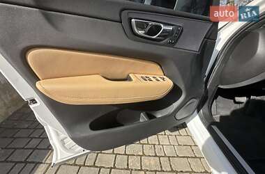 Внедорожник / Кроссовер Volvo XC60 2020 в 