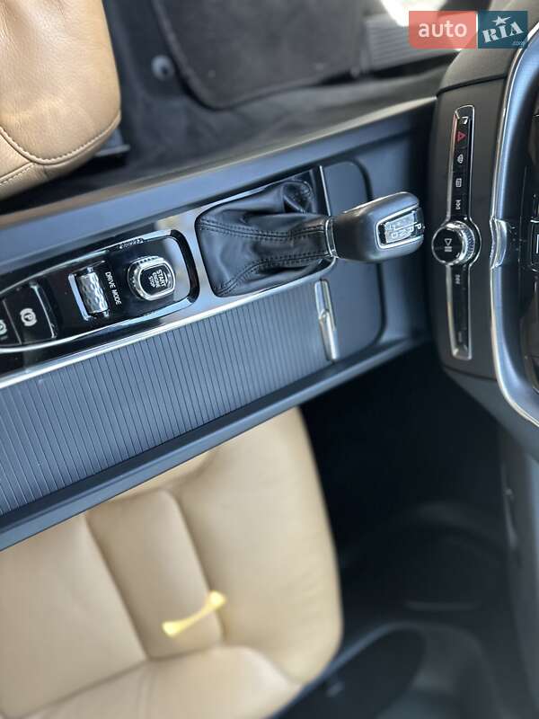 Внедорожник / Кроссовер Volvo XC60 2020 в Львове