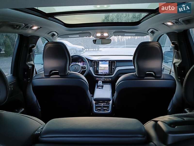 Внедорожник / Кроссовер Volvo XC60 2021 в Киеве