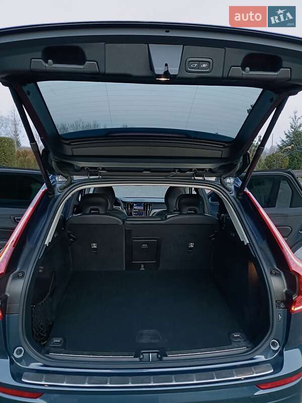 Внедорожник / Кроссовер Volvo XC60 2021 в Киеве